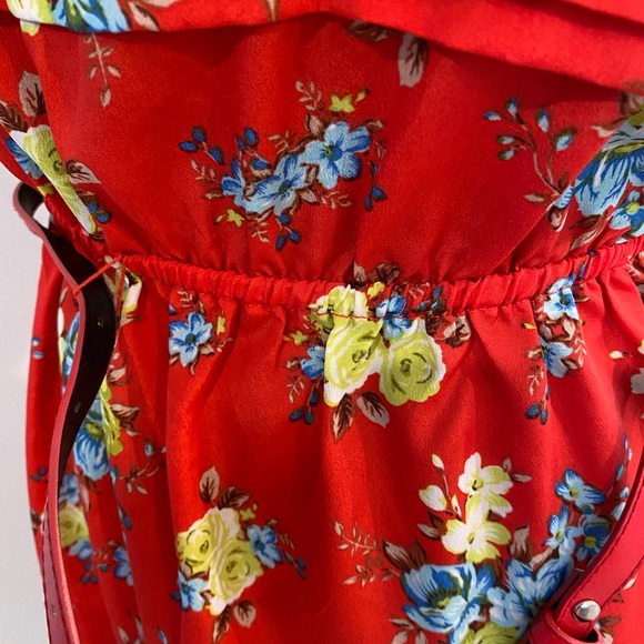 Super Cute Red Floral Dress w/Belt - Picture 6 of 8